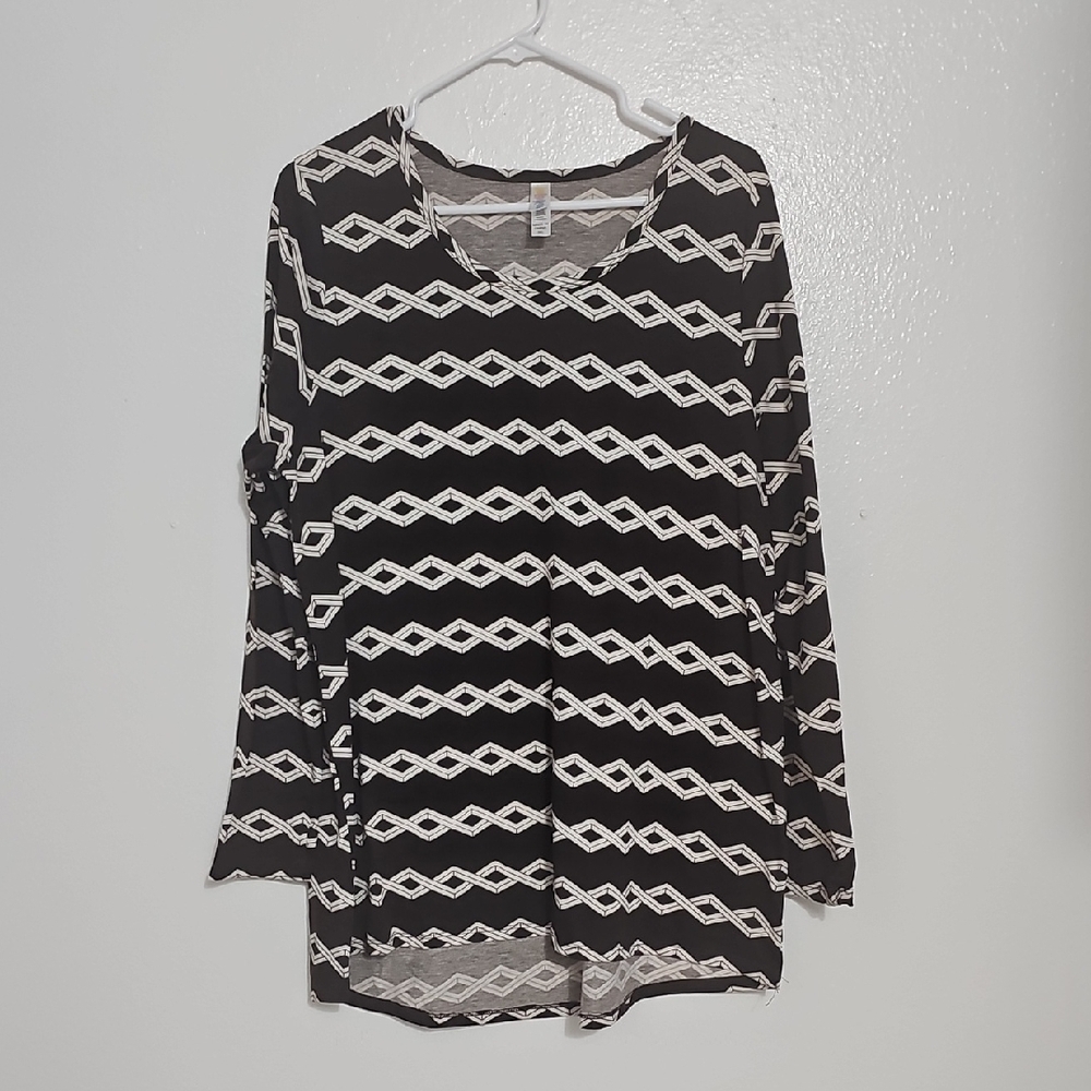 LuLaRoe Black and White Geometric Long Sleeve Top